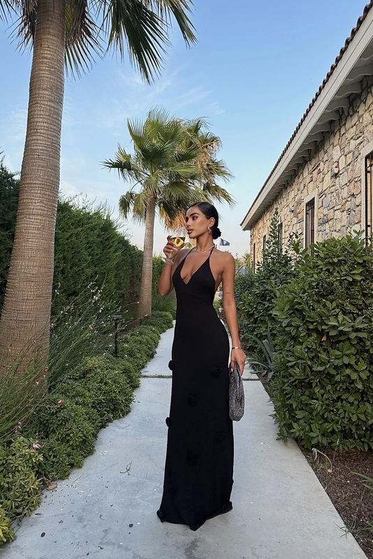 'TAHARA' ROBE & ROSES – Image 3